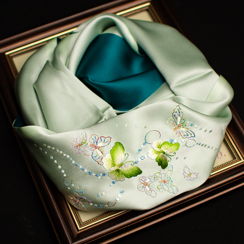Embroidery Gift - Sciarpa in Pura Seta con Ricamo