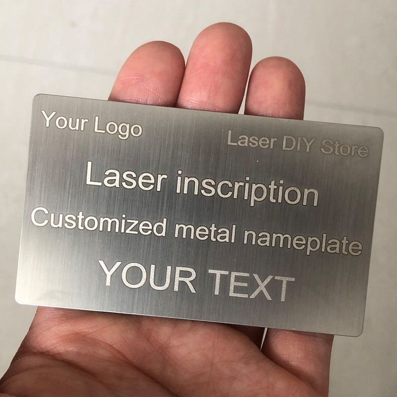 Embroidery House - Spille personalizzabili Spilla con testo inciso