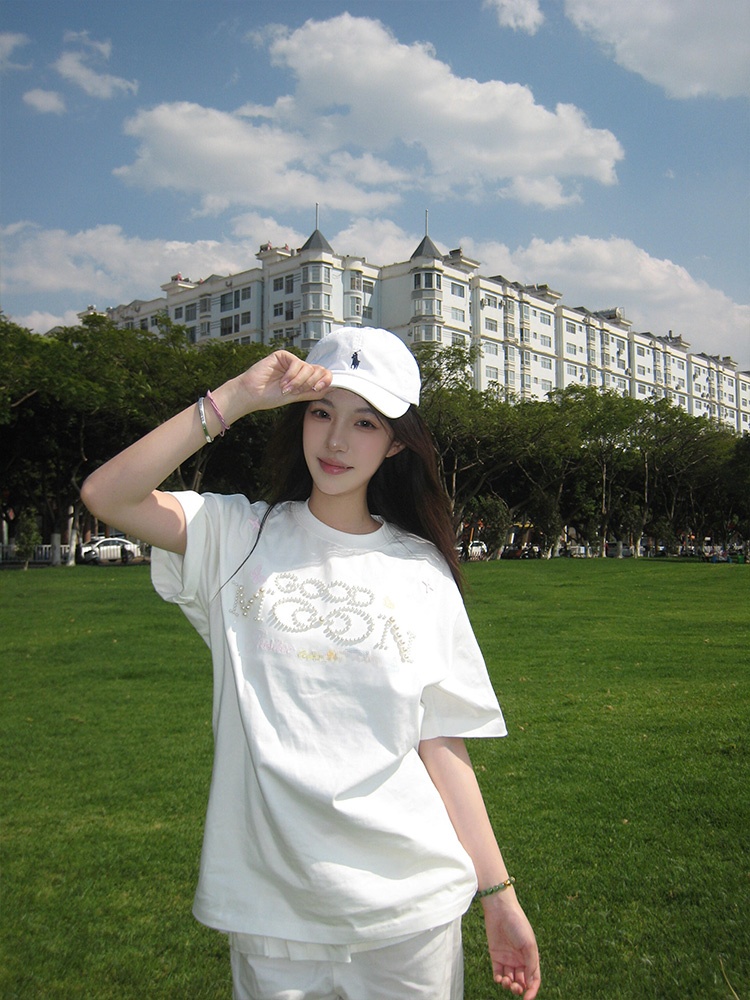 T-shirt a maniche corte stile  - Embroidery Font Free recensione e prezzo